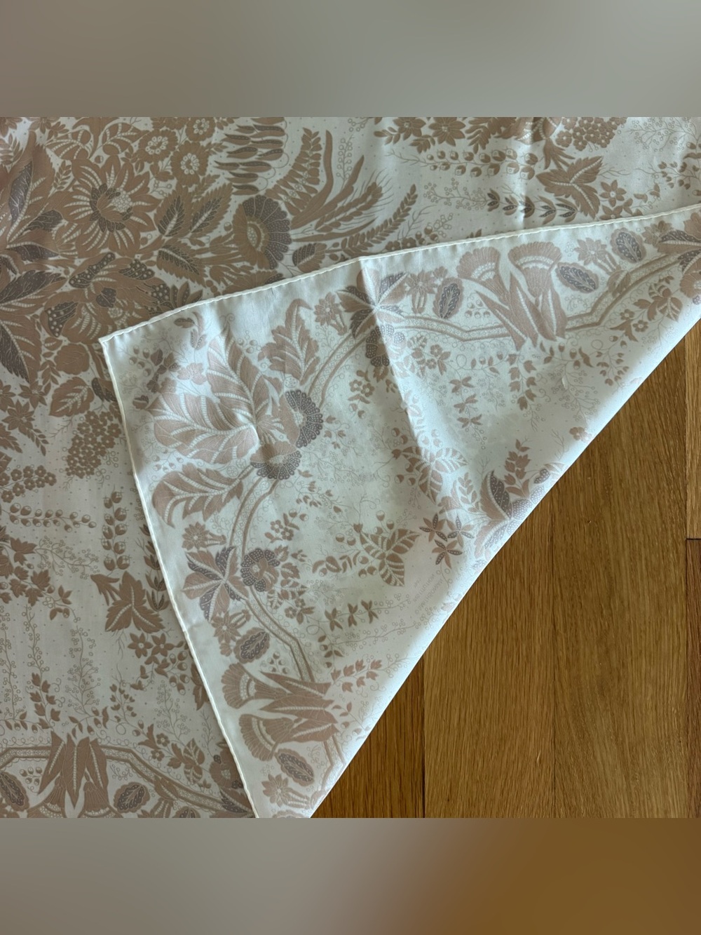 Vintage Smithsonian Institution 100% Silk Botanical Floral Scarf Made in Japan - Picture 5 of 10